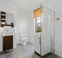 HomeHotel Cozy Duplex in Serene and Leafy Suburb - Tourism Guide