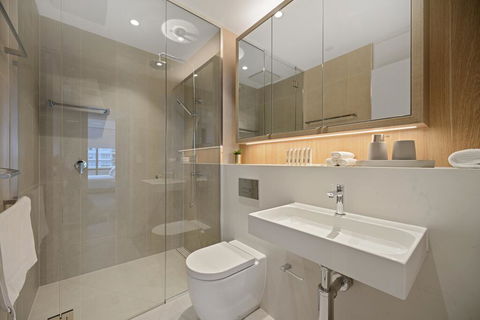 HomeHotel-Luxury Home, High Rise With View. - Cruises Travel 2