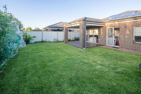 Homely Getaways In Central Pakenham - Pet Friendly - Travel Search 0