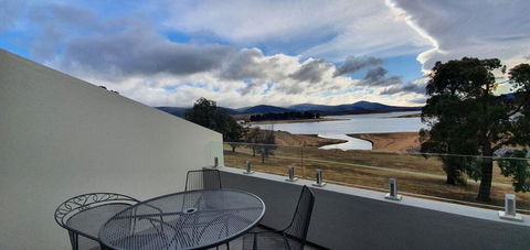 Horizons 201 - Lake Jindabyne Waterfront - Tourism Guide 0