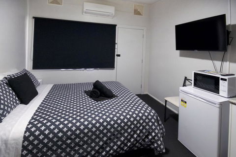 Jabiru Motel - Tourism Guide 1