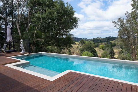 Jacaranda Cottages - Tourism Guide 1