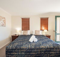 Jacaranda Place Motor Inn - Cruises Travel