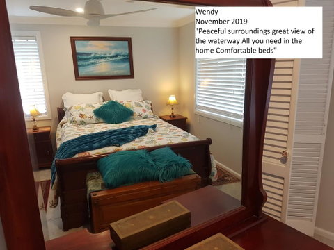 Januce - Delightful River Front House In Urunga - Tourism Guide 3