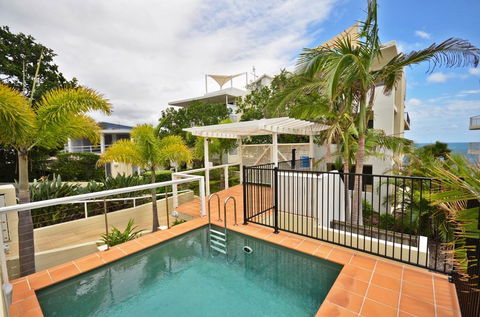 Jomar U1, 21 McIlwraith Street, Moffat Beach - Cruises Travel 2