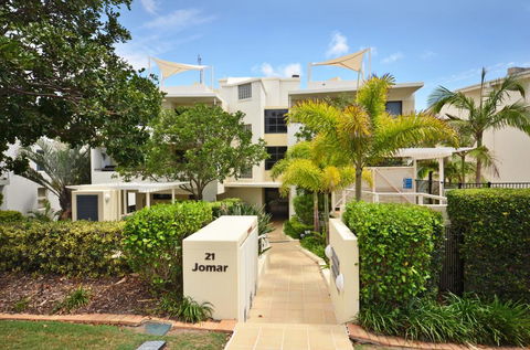 Jomar U1, 21 McIlwraith Street, Moffat Beach - Cruises Travel 0