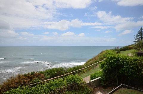 Jomar U1, 21 McIlwraith Street, Moffat Beach - Cruises Travel 3