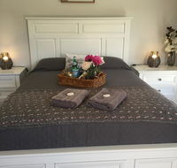 Kadi House Accommodation - Cruises Travel