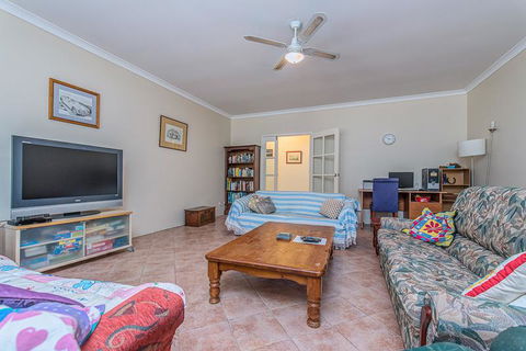 Kangaroo Lake Homestead - Travel Agents 3