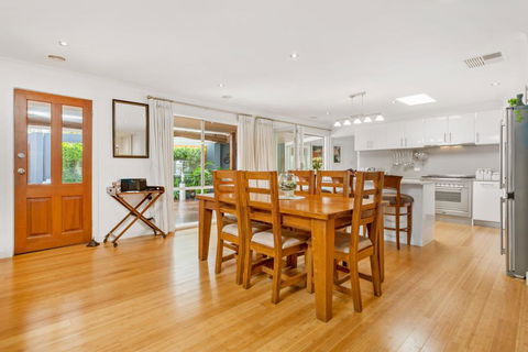 KARINYA - MORNINGTON - Tourism Guide 2
