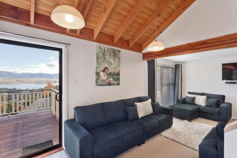 Kestrels Rest 1/116 Gippsland Street - Tourism Guide 0