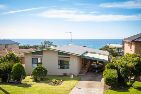 Kianga Parade Beach House - Cruises Travel 0