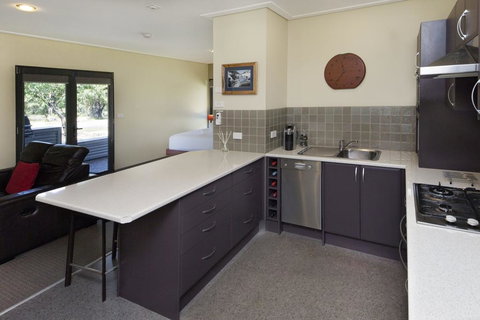 Kickenback Studio - Contemporary Accommodation In The Heart Of Crackenback - Travel Agents 3