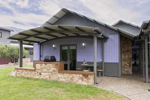 Kickenback Studio - Contemporary Accommodation In The Heart Of Crackenback - Travel Agents 0