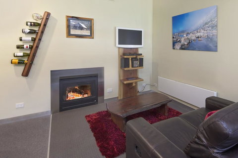 Kickenback Studio - Contemporary Accommodation In The Heart Of Crackenback - Travel Agents 1