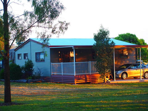 Killarney View Cabins And Caravan Park - Tourism Guide 0