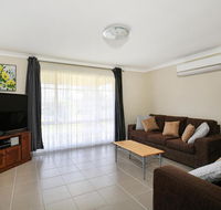 Kingfisher - Pet-Friendly - 10 Mins to Hyams Beach - Travel Search