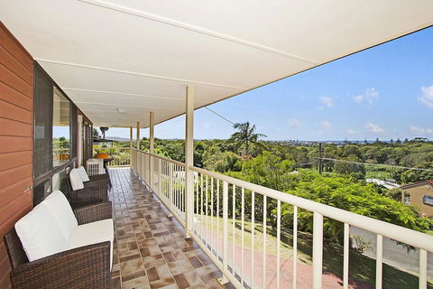 KINGSCLIFF HOLIDAY HOME ON THE HILL - SYD'S VIEW - Tourism Guide 3