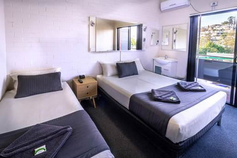 Kingsford Riverside Inn - Tourism Guide 3