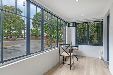 KOZYGURU ARNCLIFFE SYDNEY AIRPORT RENOVATED COTTAGE 3 BED HOUSE NAR232 - Tourism Guide 2