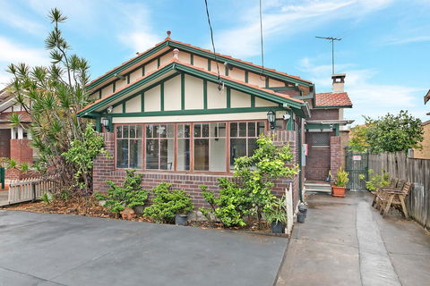 KOZYGURU ARNCLIFFE SYDNEY AIRPORT RENOVATED COTTAGE 3 BED HOUSE NAR232 - Tourism Guide 3