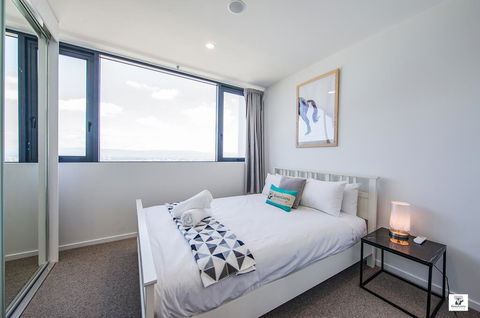 KOZYGURU BROADBEACH AMAZING VIEW 2 BED APT + FREE PARKING WALK TO BEACH QBR004 - Tourism Guide 1