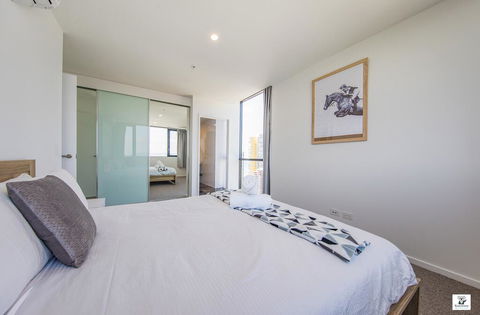 KOZYGURU BROADBEACH AMAZING VIEW 2 BED APT + FREE PARKING WALK TO BEACH QBR004 - Tourism Guide 2