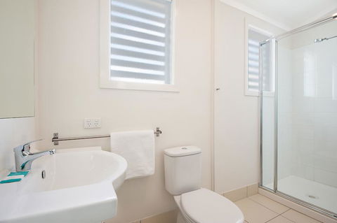 La Costa Beachside Motel - Travel Search 3