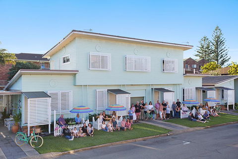 La Costa Beachside Motel - Travel Search 1