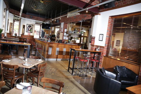 Lake Inn - Ballarat - Travel Search 1