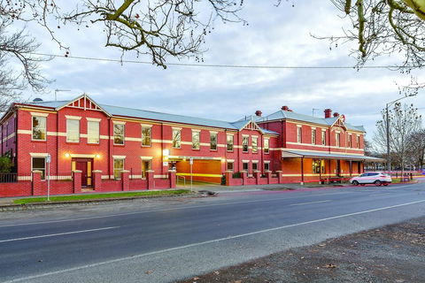 Lake Inn - Ballarat - Travel Search 0