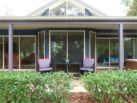 Lake Russell Lakeside Retreat - Cruises Travel 2