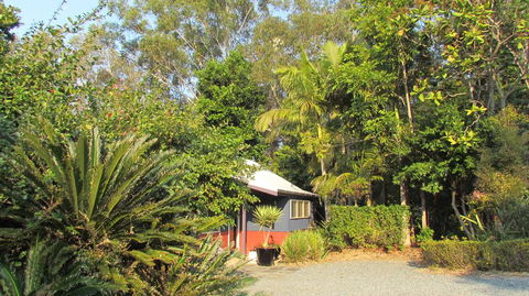 Lake Russell Lakeside Retreat - Cruises Travel 1