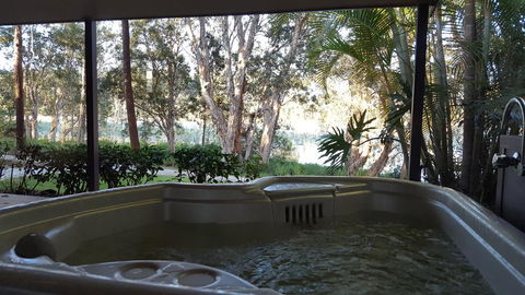 Lake Russell Lakeside Retreat - Cruises Travel 0