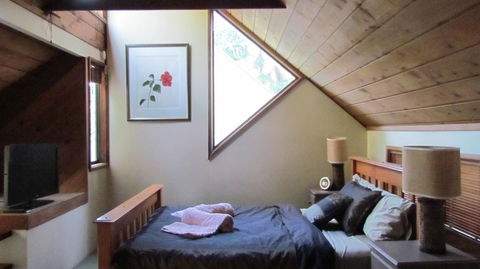 Lake Russell Luxury Retreat - Cruises Travel 3