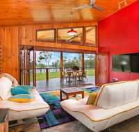 Lake Tinaroo Waterfrontage - Cruises Travel