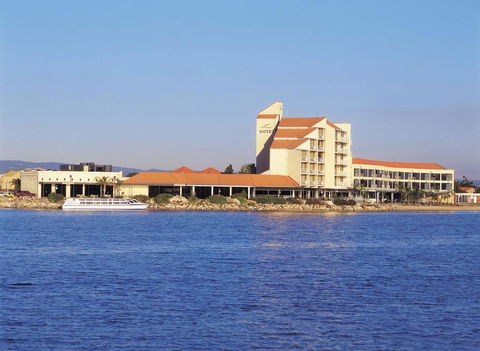 Lakes Hotel - Tourism Guide 0