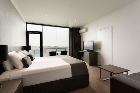 Lakes Hotel - Tourism Guide 3
