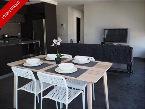 Large 2BR+Comfy+Parking Included - Tourism Guide 0