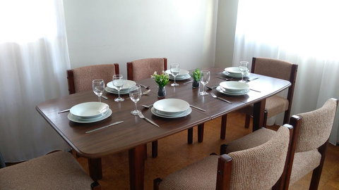 Large 5-Bedroom House With Wifi & Netflix Close To Taronga Western Plains Zoo - Travel Agents 1