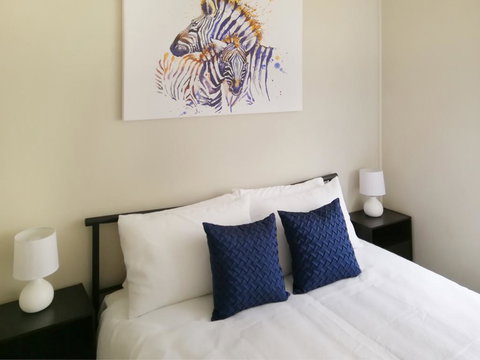 Large 5-Bedroom House With Wifi & Netflix Close To Taronga Western Plains Zoo - Travel Agents 2