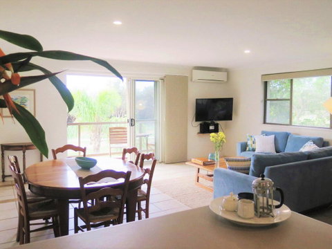 Lawson Beachfront - Tourism Guide 2