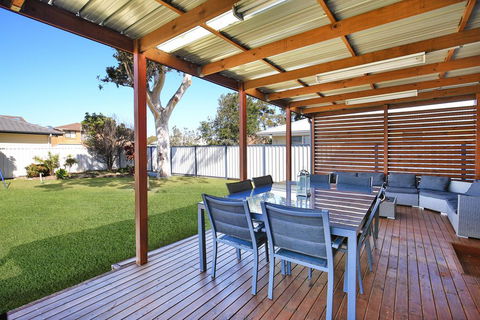 Lazy Days Beach House, Jervis Bay - Pet Friendly, 4 Mins Walk To Beach - Travel Search 1