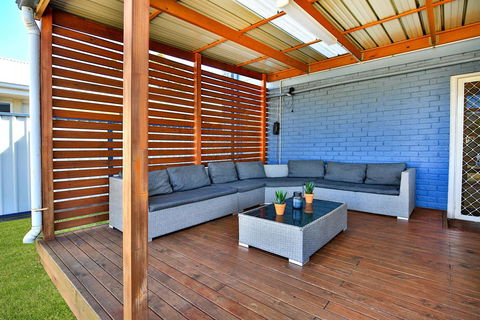 Lazy Days Beach House, Jervis Bay - Pet Friendly, 4 Mins Walk To Beach - Travel Search 2