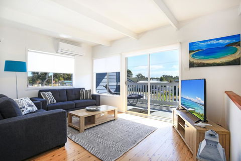 Lazy Days Beach House, Jervis Bay - Pet Friendly, 4 Mins Walk To Beach - Travel Search 0
