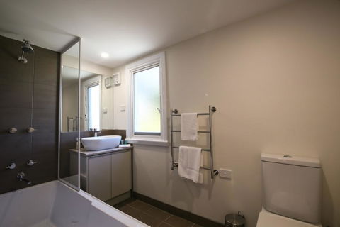 Leichhardt Cottages - Travel Agents 3