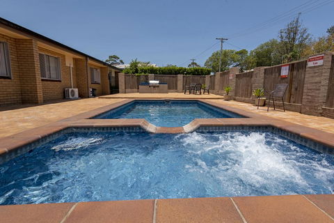 Leichhardt Motor Inn - Cruises Travel 2