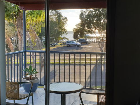 Lemon Tree Waterfront Apartments - Travel Search 2