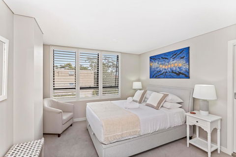 Light Filled Apartment With Sweeping Harbour Views - Cruises Travel 1