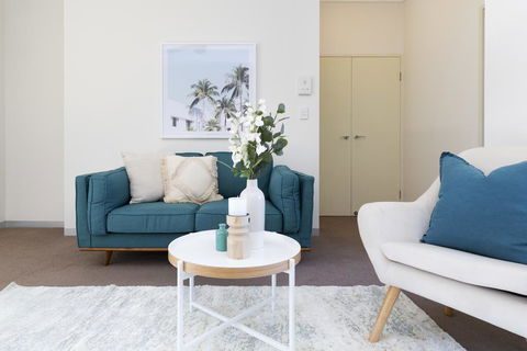 Light, Bright And Spacious Unit Close To Beaches - Cruises Travel 1